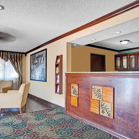 Super 8 by Wyndham Roseville/Detroit Area Extérieur photo