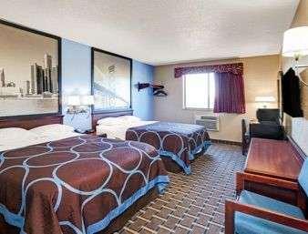 Super 8 by Wyndham Roseville/Detroit Area Chambre photo