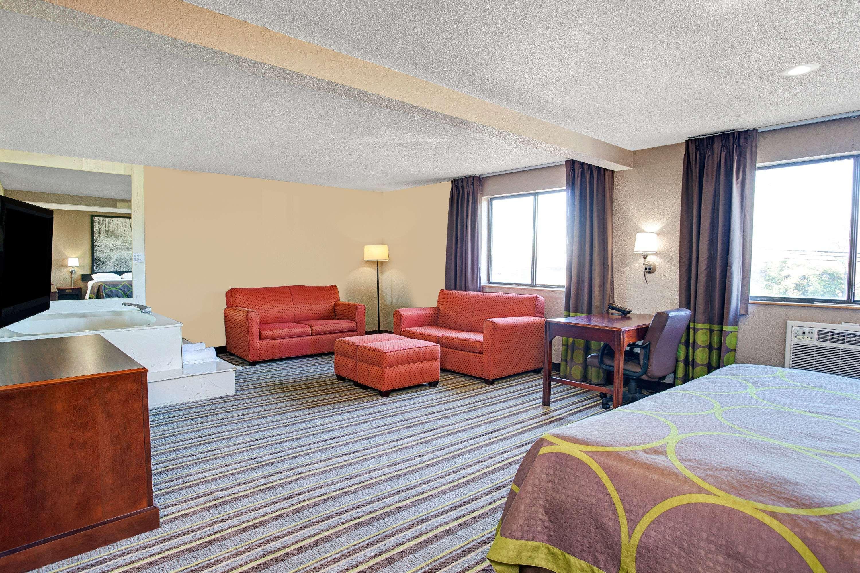 Super 8 by Wyndham Roseville/Detroit Area Extérieur photo