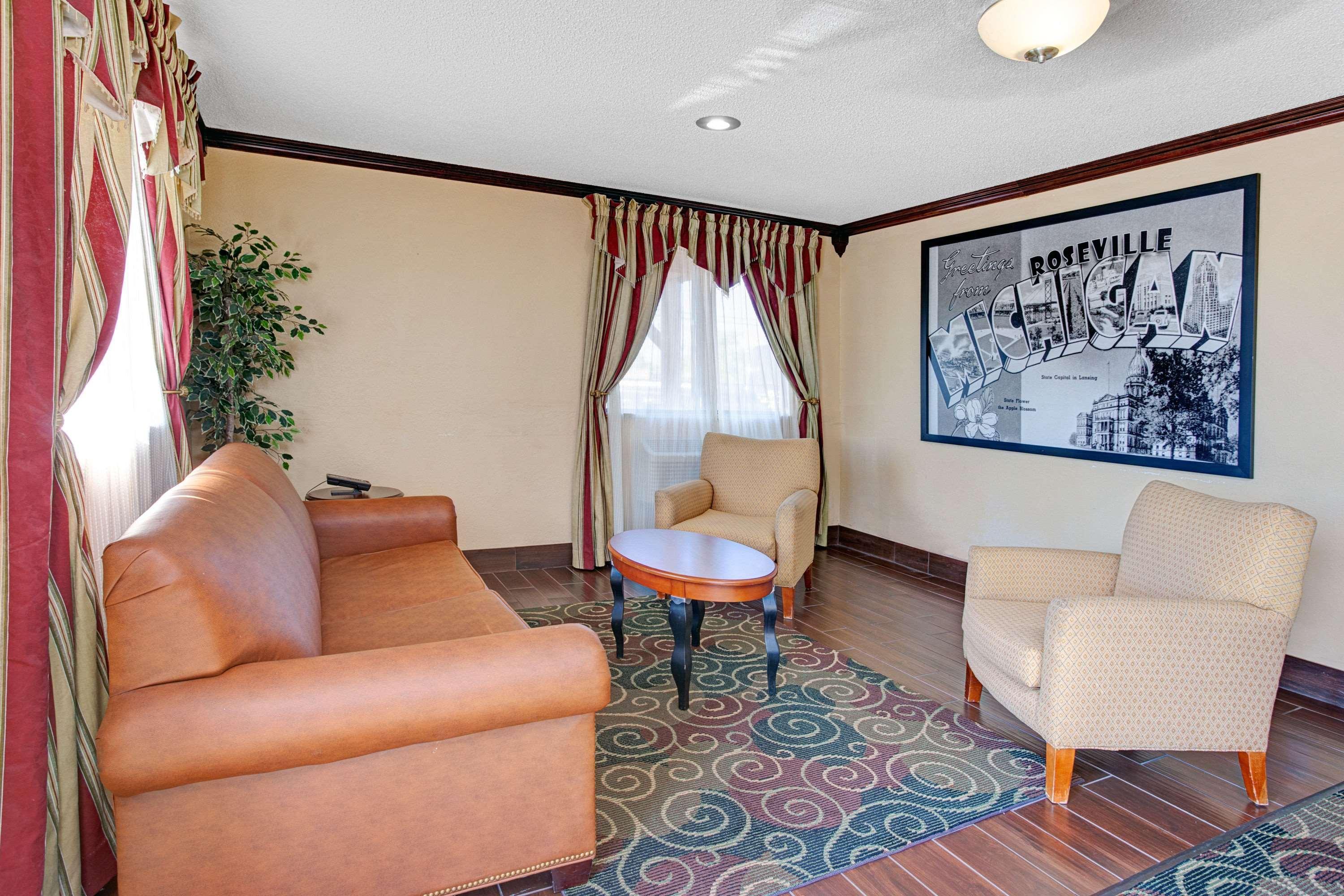 Super 8 by Wyndham Roseville/Detroit Area Extérieur photo