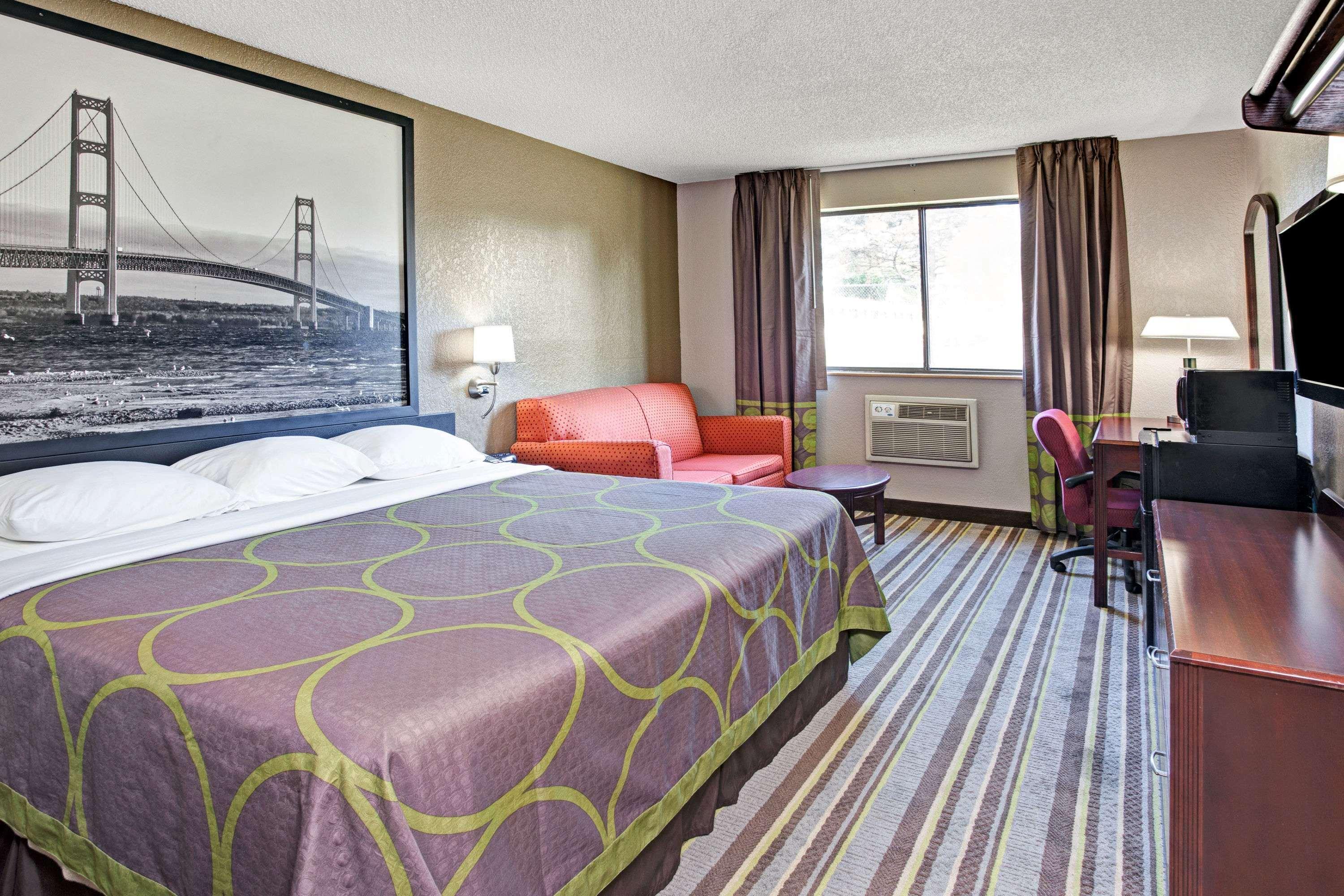 Super 8 by Wyndham Roseville/Detroit Area Extérieur photo