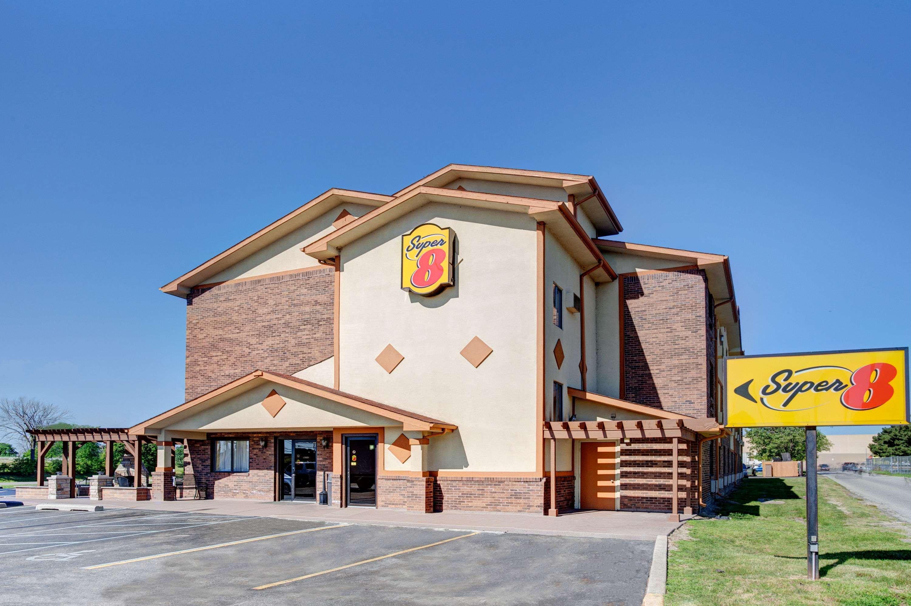Super 8 by Wyndham Roseville/Detroit Area Extérieur photo