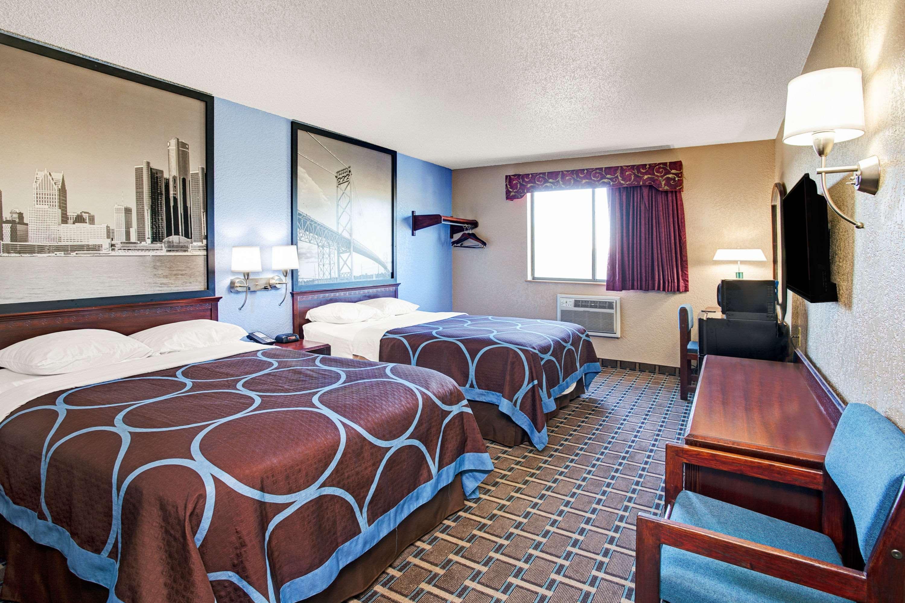 Super 8 by Wyndham Roseville/Detroit Area Extérieur photo